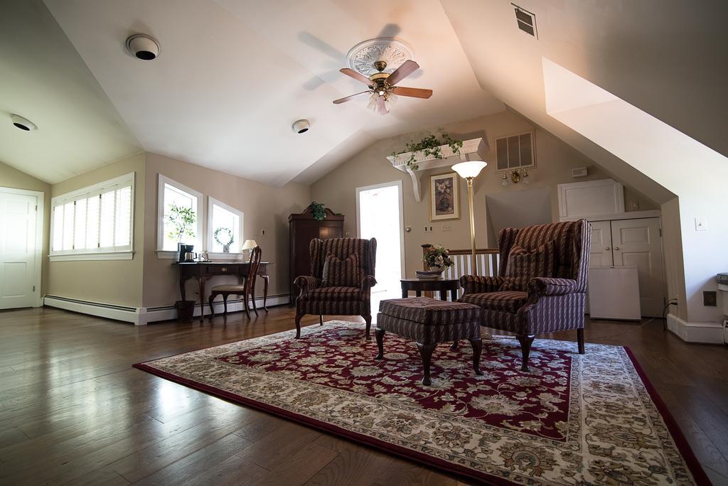 Stafford House Bed & Breakfast Фэрфакс Экстерьер фото