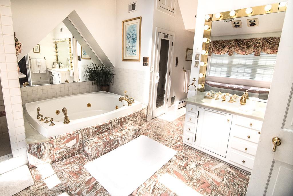 Stafford House Bed & Breakfast Фэрфакс Экстерьер фото