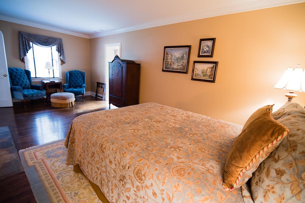 Stafford House Bed & Breakfast Фэрфакс Экстерьер фото