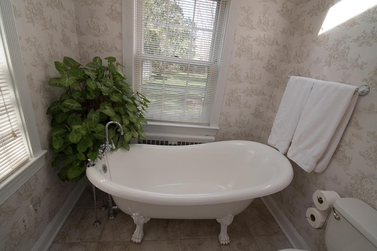 Stafford House Bed & Breakfast Фэрфакс Экстерьер фото
